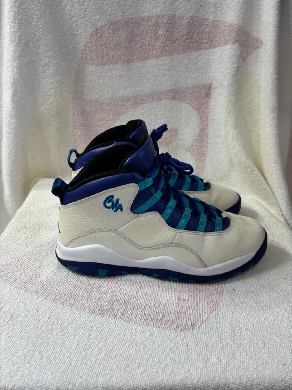 Jordan 10 Retro
Charlotte youth Sz 6.5 / women’s Sz 8